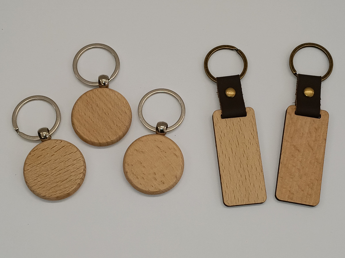 Round and rectangular wooden keyring blanks with metal fittings